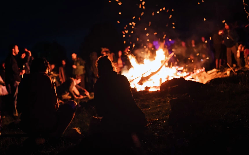 How to Keep a Campfire Burning All Night?
