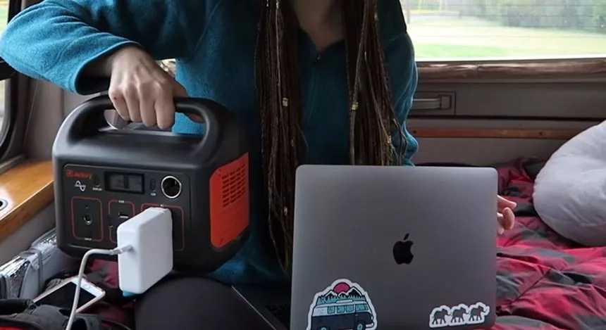 How to Charge Laptop While Camping